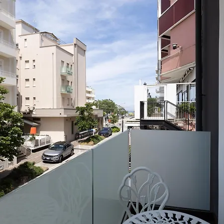 La Tour Palace & Restaurant 호텔