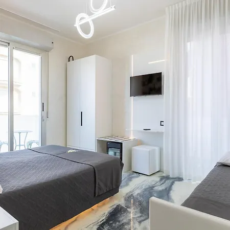 La Tour Palace & Restaurant מלון 3*