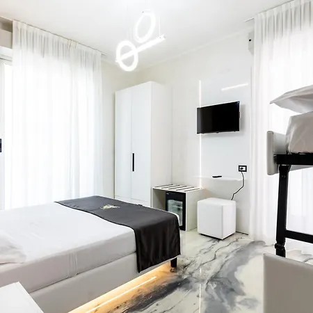 מלון La Tour Palace & Restaurant 3*