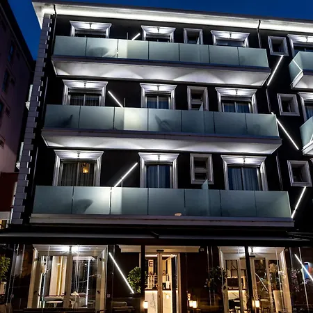 Ξενοδοχείο La Tour Palace & Restaurant 3*