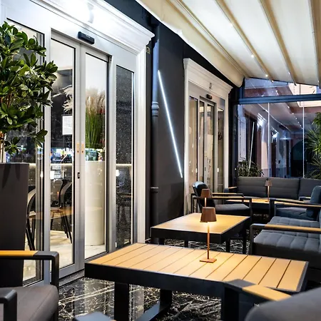La Tour Palace & Restaurant Ξενοδοχείο 3*