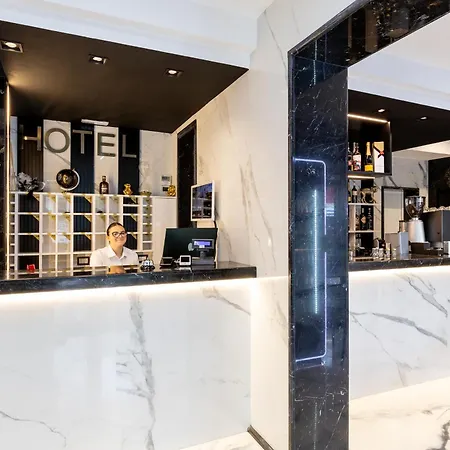 Ξενοδοχείο La Tour Palace & Restaurant