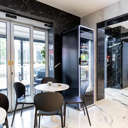 Ξενοδοχείο La Tour Palace & Restaurant 3*