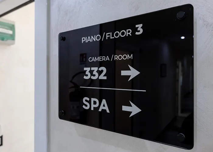 La Tour Palace & Restaurant Hotel 3*