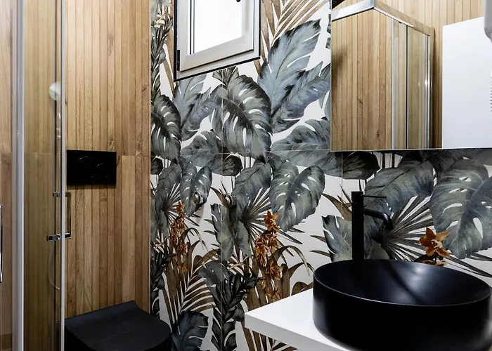 La Tour Palace & Restaurant