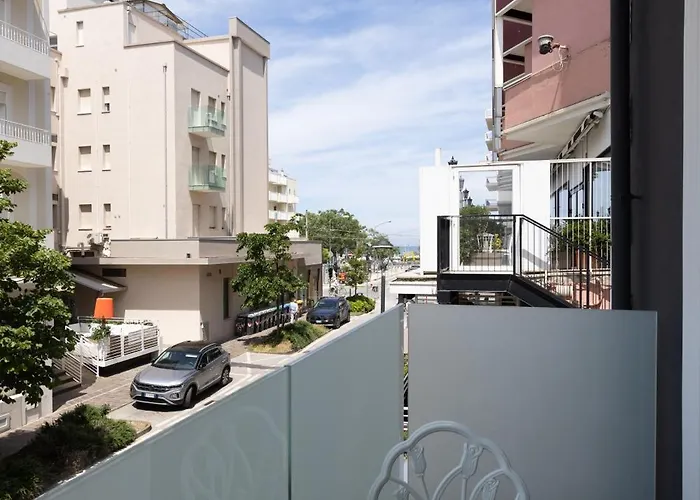 La Tour Palace & Restaurant Hotel