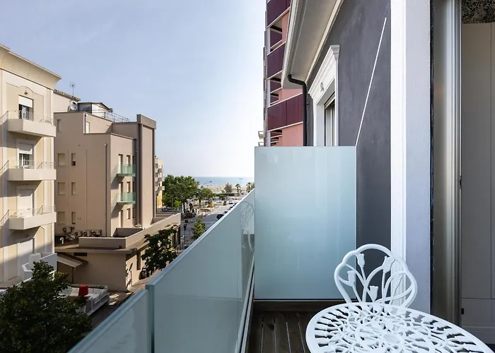 Hotel La Tour Palace & Restaurant