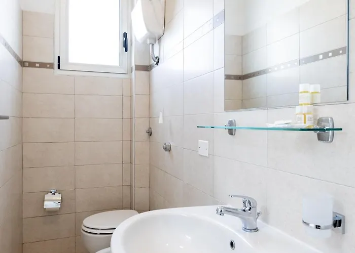 La Tour Palace & Restaurant Hotel 3*