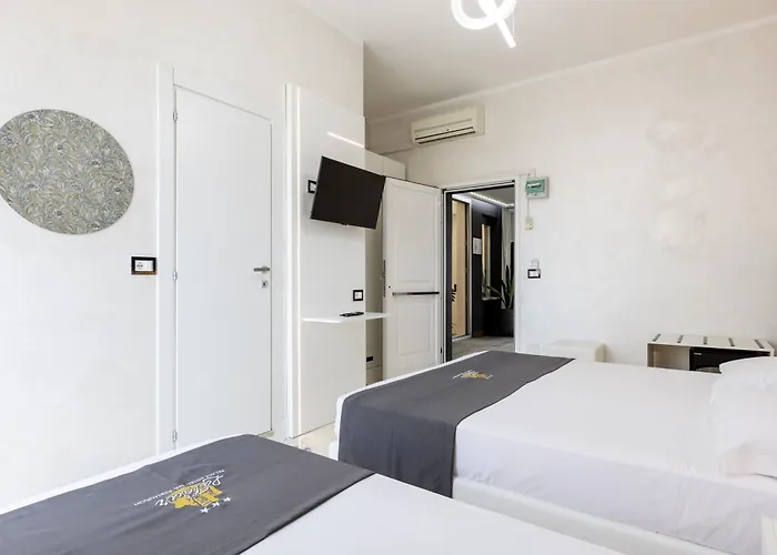 La Tour Palace & Restaurant Hotel