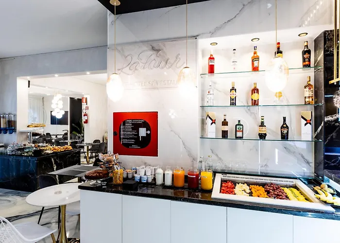 La Tour Palace & Restaurant Hotel 3*