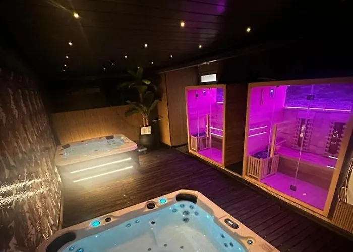 Hotel La Tour Palace & Restaurant