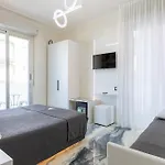 La Tour Palace & Restaurant Hotel 3*