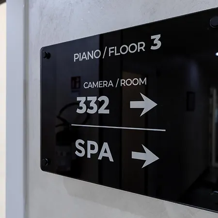 La Tour Palace & Restaurant Hotel 3*