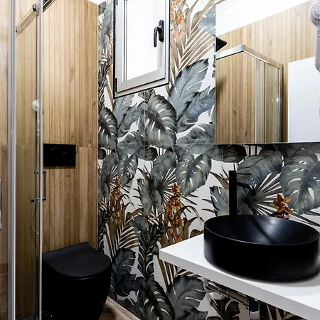 La Tour Palace & Restaurant