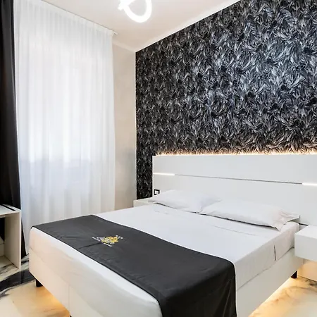 La Tour Palace & Restaurant 호텔