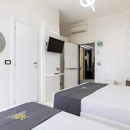 La Tour Palace & Restaurant Hotel