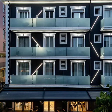 La Tour Palace & Restaurant 호텔