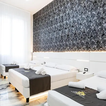 La Tour Palace & Restaurant 호텔