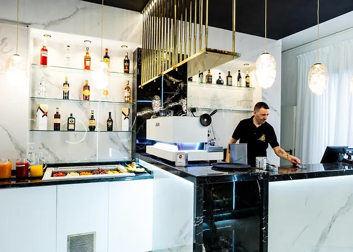 Hotel La Tour Palace & Restaurant