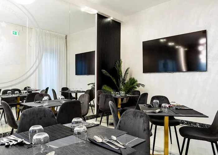 La Tour Palace & Restaurant Hotel 3*