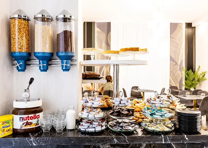 La Tour Palace & Restaurant Hotel 3*