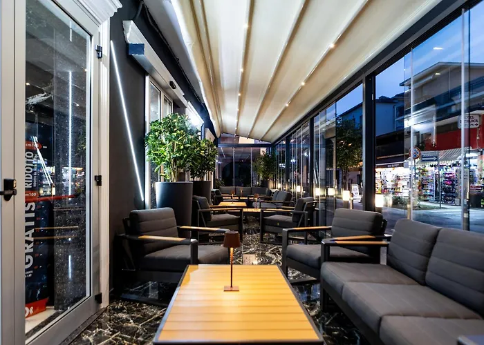 La Tour Palace & Restaurant 3*