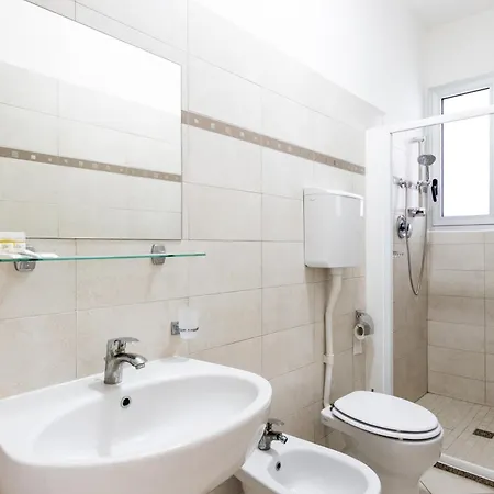 La Tour Palace & Restaurant Otel 3*
