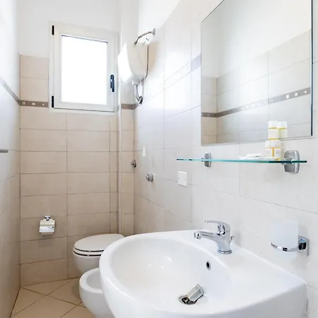 La Tour Palace & Restaurant Otel 3*